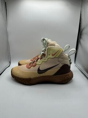 Nike Terrascout GS “Light British Tan” size 3.5y/5 women’s